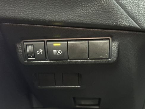 Used 2024 Toyota Corolla Cross XLE image 30