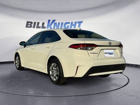 Used 2021 Toyota Corolla LE image 3