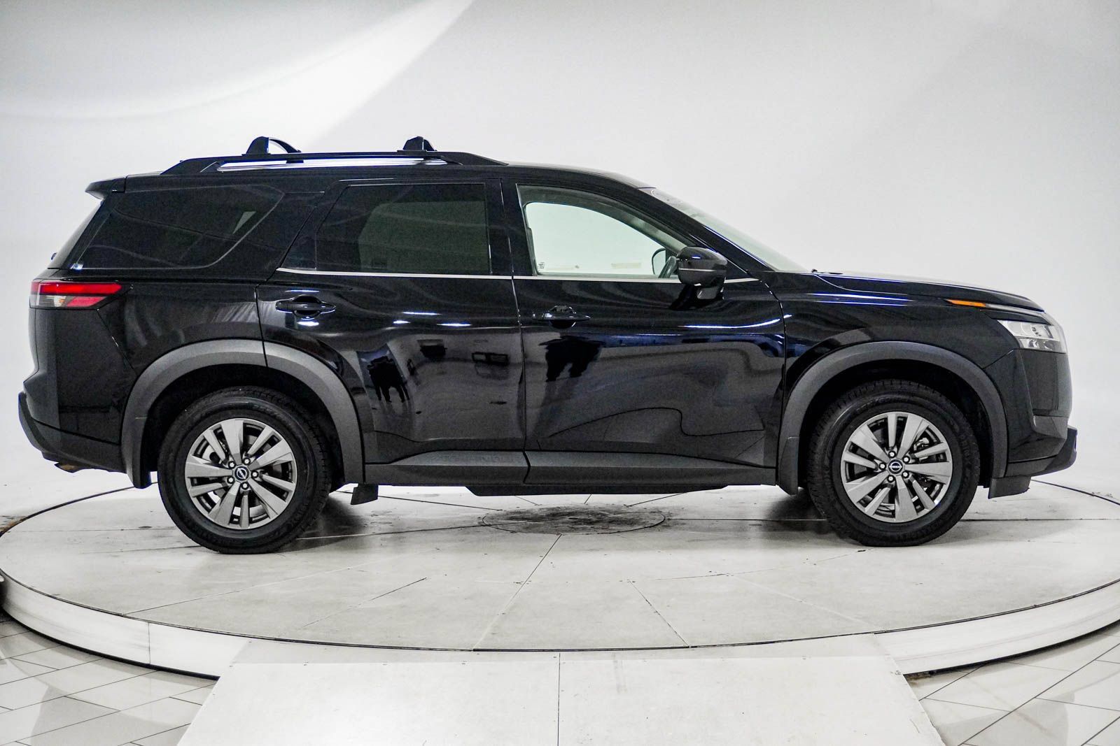 Used 2022 Nissan Pathfinder SV AWD/4WD image 12