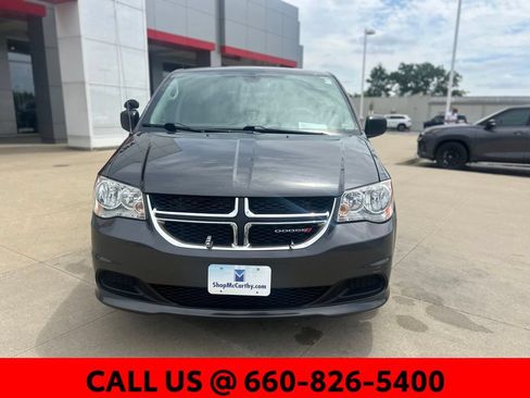 Used 2019 Dodge Grand Caravan SE w/ UConnect Hands-Free Group FWD image 3