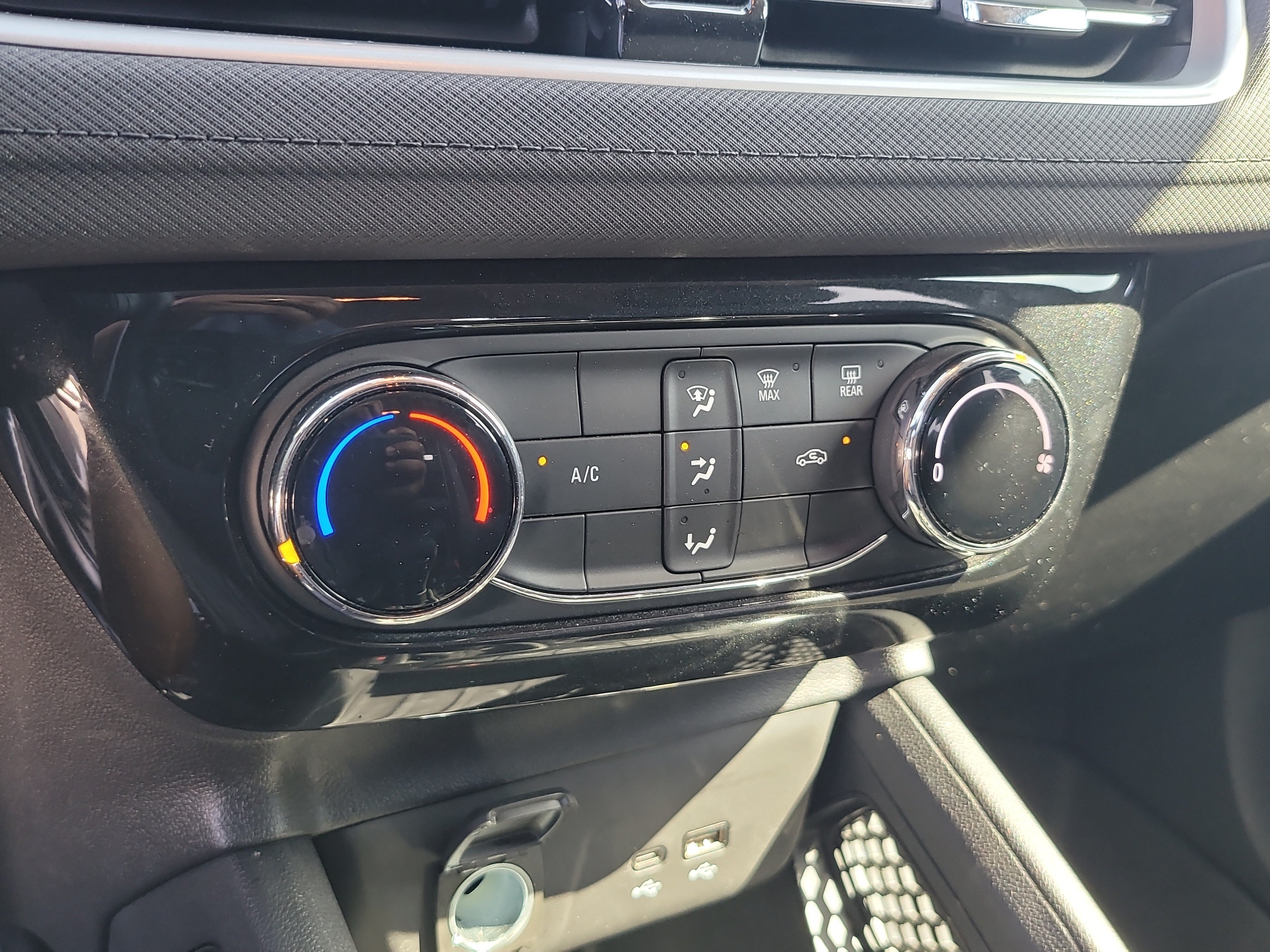 Used 2024 Chevrolet TrailBlazer LT w/ Driver Confidence Package FWD image 23