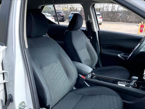 Certified 2024 Nissan Kicks SV image 9