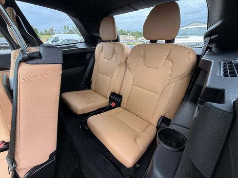 Used 2018 Volvo XC90 T6 Momentum w/ Convenience Package AWD/4WD image 18