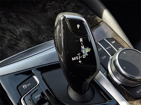 Used 2020 BMW 530e xDrive w/ Premium Package image 15