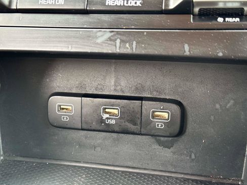 Used 2024 Kia Carnival LX FWD image 24