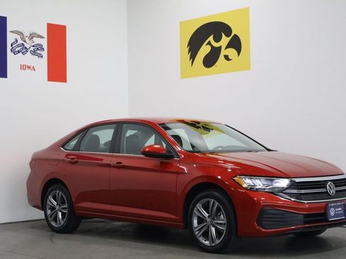 Certified 2023 Volkswagen Jetta SE image 1