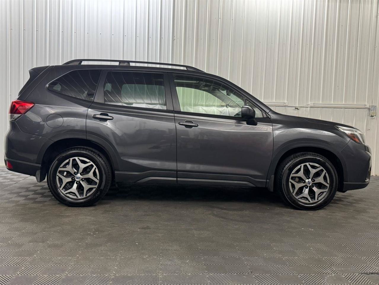 Used 2020 Subaru Forester Premium AWD/4WD image 25
