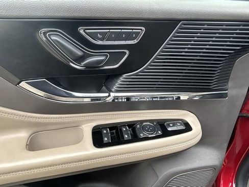 Used 2022 Lincoln Corsair AWD w/ Premium Package image 23