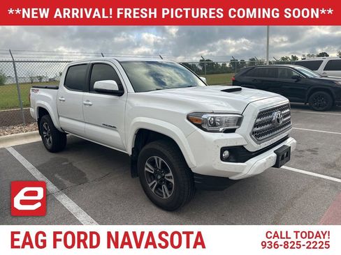 Used 2017 Toyota Tacoma TRD Sport w/ Premium & Technology Package image 1