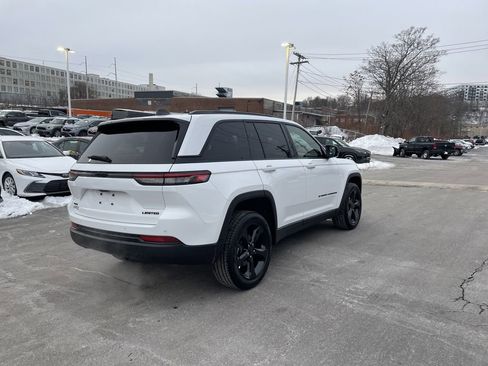 Used 2025 Jeep Grand Cherokee Limited w/ Black Appearance Package image 8