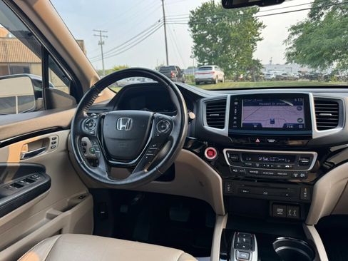 Used 2016 Honda Pilot Touring image 14