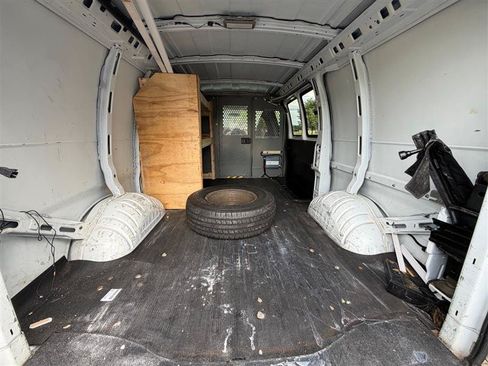 Used 2009 Chevrolet Express 2500 RWD image 23
