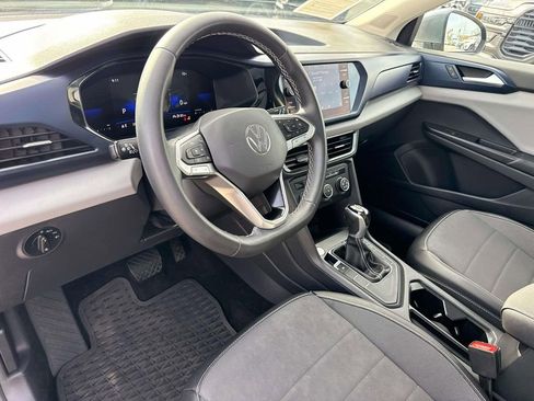 Used 2022 Volkswagen Taos SE w/ Panoramic Sunroof Package FWD image 25