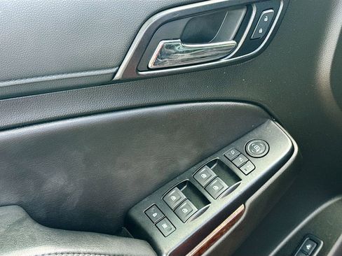 Used 2018 Chevrolet Tahoe LT w/ Luxury Package AWD/4WD image 18