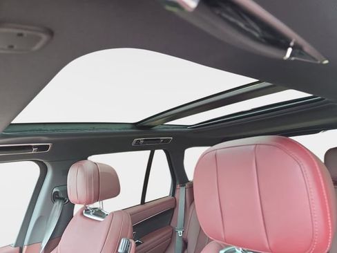 New 2026 Land Rover Range Rover SE image 17