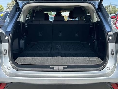 Used 2023 Toyota Highlander LE image 23