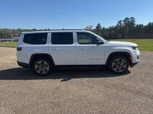 Used 2024 Jeep Wagoneer Series II w/ Flexible Seating Group image 7