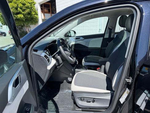New 2026 Volkswagen Taos SE FWD image 16