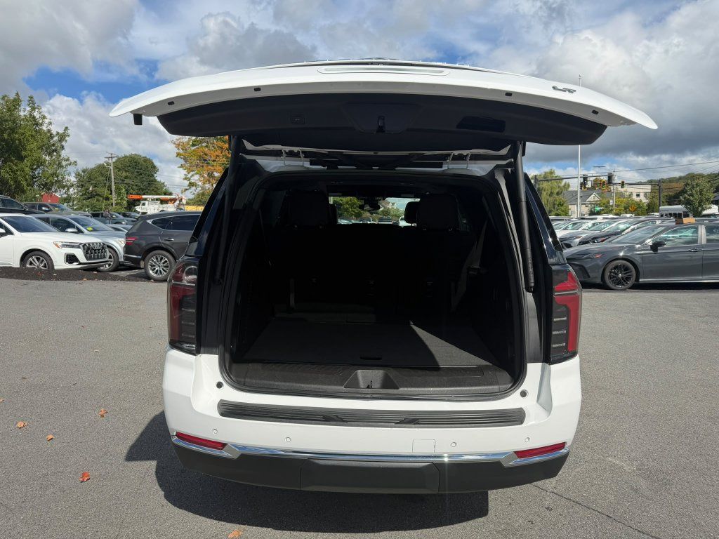 Used 2025 Chevrolet Suburban LT AWD/4WD image 19