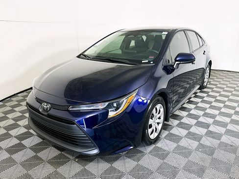 Used 2025 Toyota Corolla LE FWD image 7