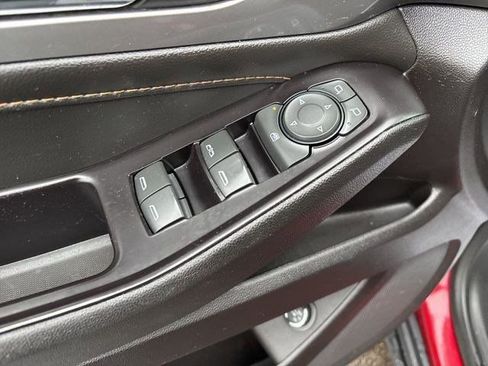 Used 2020 Chevrolet Traverse LT image 14