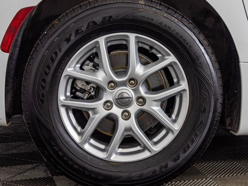 Used 2023 Chrysler Pacifica Touring-L FWD image 52