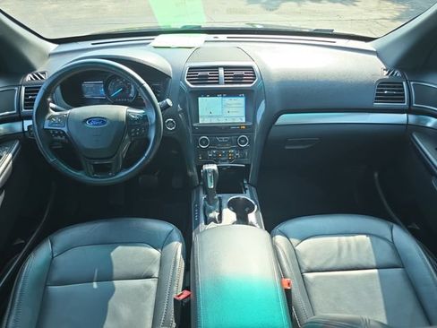 Used 2018 Ford Explorer XLT w/ Equipment Group 202A AWD/4WD image 19