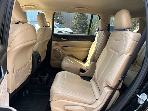 Used 2022 Jeep Grand Cherokee L Limited AWD/4WD image 13