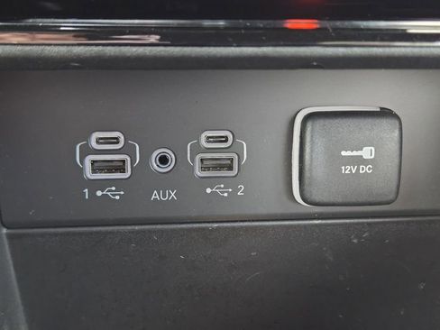 Used 2023 Jeep Grand Cherokee Limited image 27