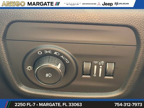 Used 2025 Jeep Grand Cherokee Limited w/ Luxury Tech Group II AWD/4WD image 34