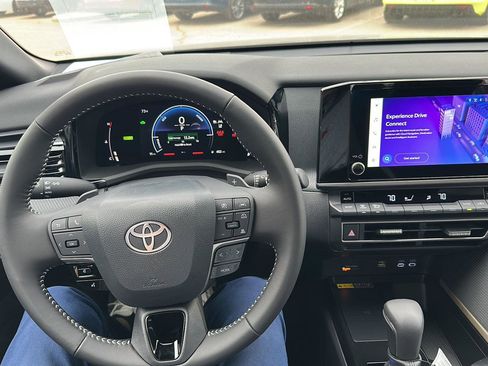 Used 2026 Toyota Camry SE image 21