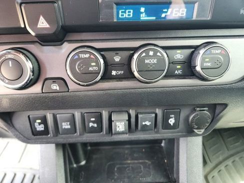 Used 2023 Toyota Tacoma TRD Off-Road w/ Technology Package AWD/4WD image 25