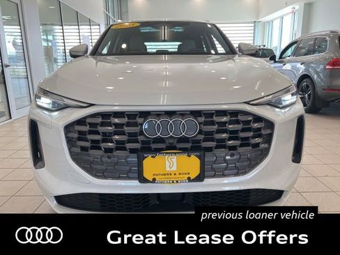 Used 2025 Audi Q5 Premium w/ Convenience Package AWD/4WD image 2