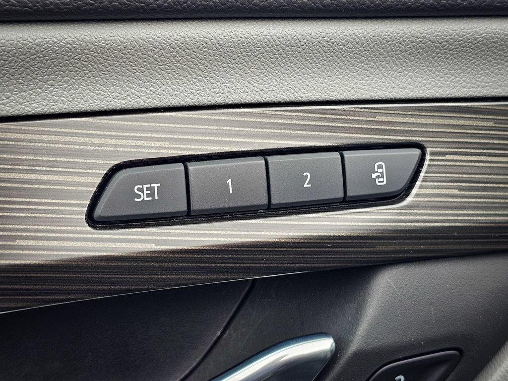 Used 2023 GMC Terrain SLT w/ Infotainment Package II AWD/4WD image 11