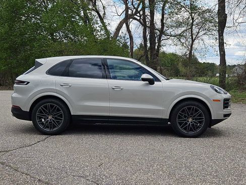 Certified 2024 Porsche Cayenne AWD/4WD image 9