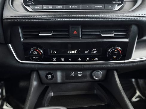 Used 2024 Nissan Rogue SV FWD image 43