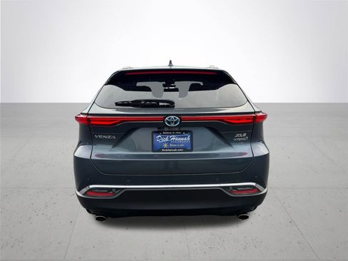 Used 2022 Toyota Venza XLE image 7