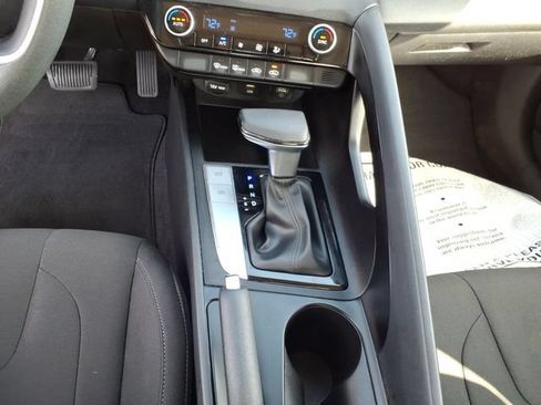 Used 2022 Hyundai Elantra SEL FWD image 16