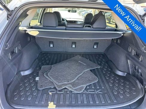 Used 2025 Subaru Outback Onyx Edition image 9
