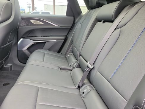 Used 2023 Cadillac Lyriq AWD image 11