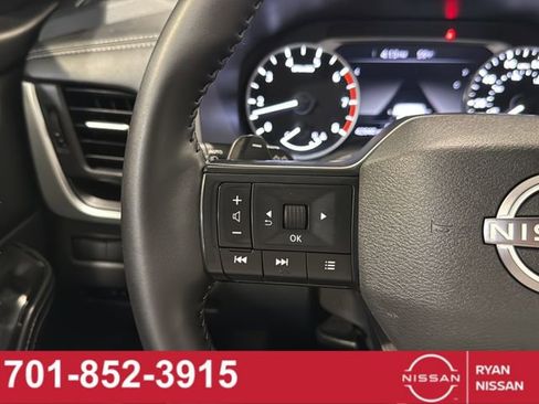 Certified 2025 Nissan Rogue SV image 27