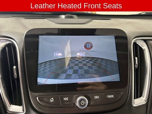 Used 2018 Chevrolet Malibu LT w/ Leather Package FWD image 4