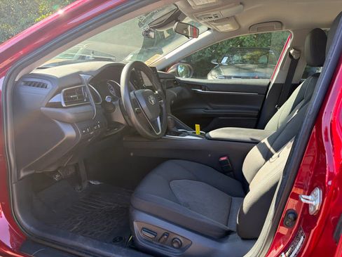 Used 2021 Toyota Camry LE FWD image 5