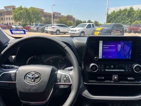 Used 2023 Toyota Highlander LE FWD image 10
