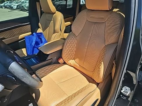 Used 2023 Jeep Grand Cherokee Summit w/ Luxury Tech Group V image 5