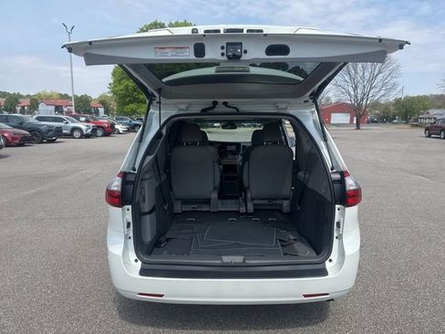 Used 2020 Toyota Sienna XLE image 18