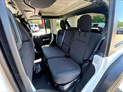 Used 2023 Jeep Wrangler Unlimited Rubicon 4xe w/ Cold Weather Group AWD/4WD image 15