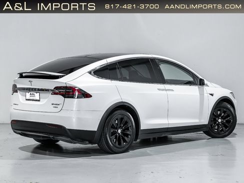 Used 2018 Tesla Model X 75D image 23