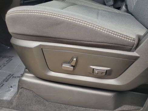 Used 2024 RAM 2500 Big Horn w/ Sport Appearance Package image 9