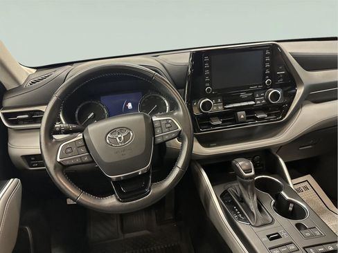 Used 2021 Toyota Highlander XLE image 34